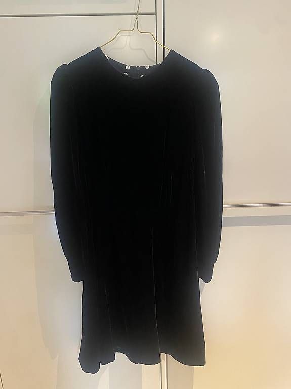 Vestiti: Sandro Samtkleid mit abnehmbarem Kragen 36/38 – Usato da Rorschach venduto da Lauraq12 2