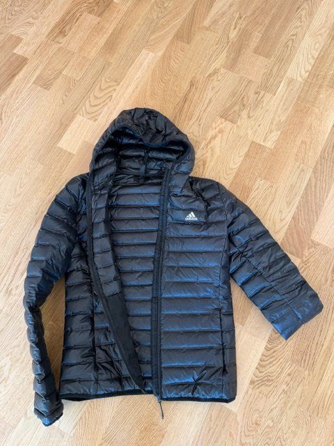 Adidas Giacche: Adidas Performance VARILITE HOODED DOWN Gr.S New – Nuovo (secondo la descrizione) da Wabern venduto da adamovski 2