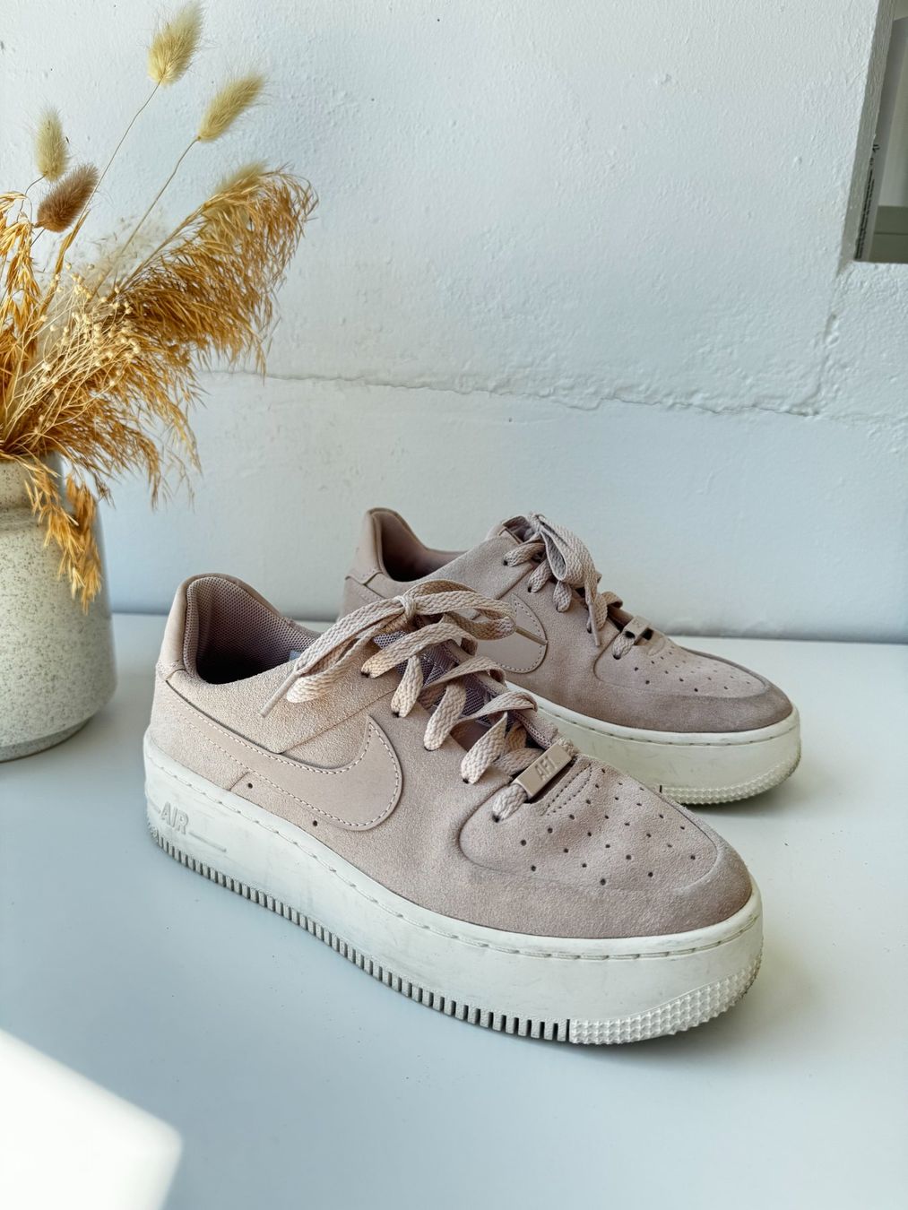 Nike Scarpe da uomo: Nike Air Force 1 Sage in Altrosa – Nuovo (secondo la descrizione) da Heitenried venduto da OliviaS93 1