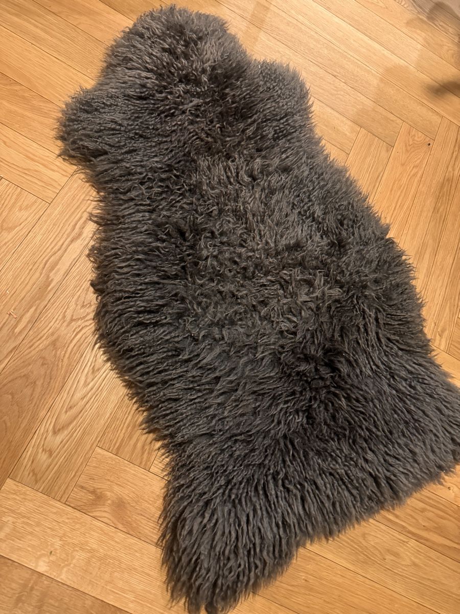 Tappeti: Fell-Teppich grau – Usato da Richterswil venduto da Manu55555 1