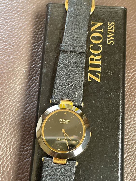Jolie Montre TWO Quartz – Cadran Blanc, Bracelet Acier Inoxydable Argenté, Fonctionne Parfaitement