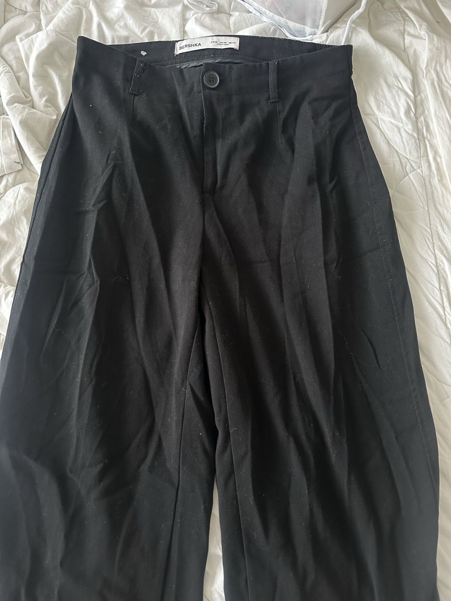 Bershka Pantaloni: Pantalon Noir Bershka – Usato da Hauterive NE venduto da ric_cx8j 1
