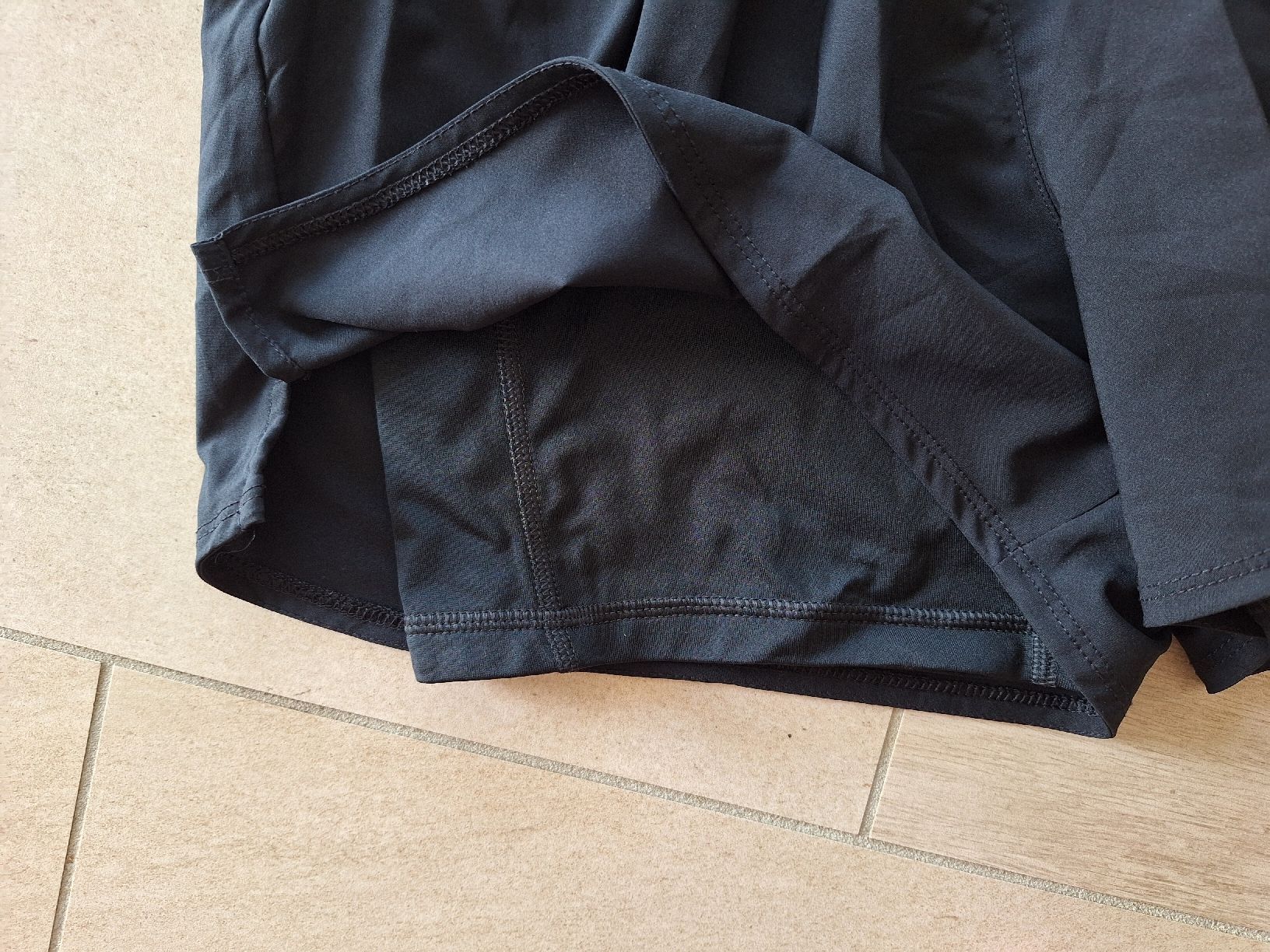 Nike Pantaloni: Nike kurze Sporthose mit Innenhose S – Nuovo (secondo la descrizione) da Bad Zurzach venduto da han_5znm 1