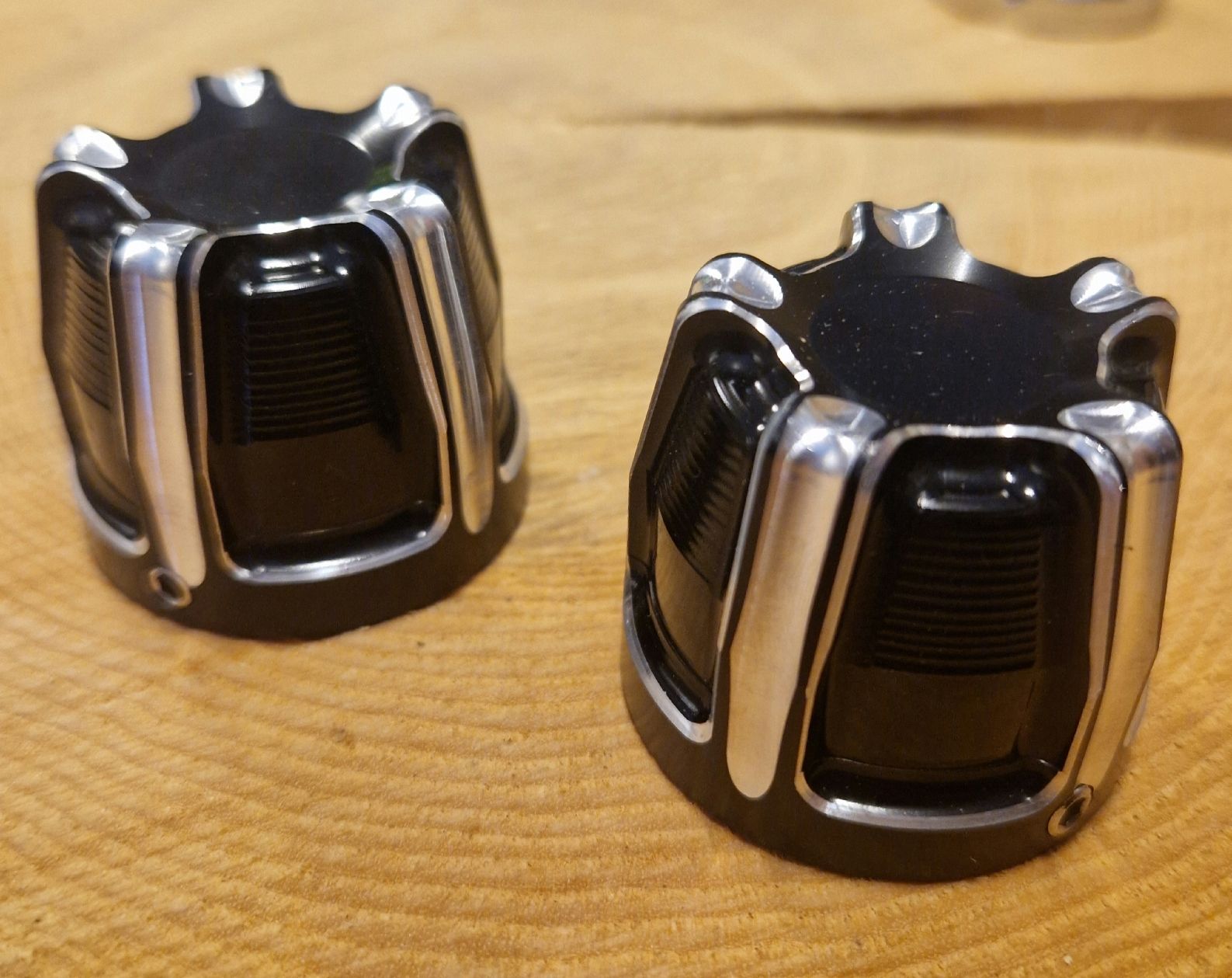 Harley-Davidson Tutti i ricambio per moto: Harley Davidson Vorderachsmutter-Abdeckung Custom – Nuovo e nell'imballaggio originale da Dorf venduto da Messer-Schweiz 2