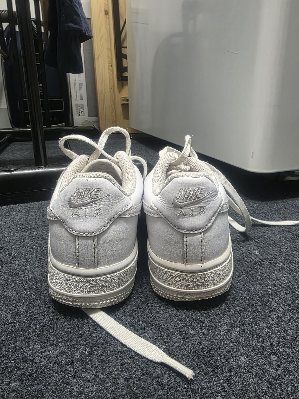 Nike Scarpe da uomo: Baskets Nike Air Force 1 blanches en bon état 37 – Usato da Tecknau venduto da Anadias 1