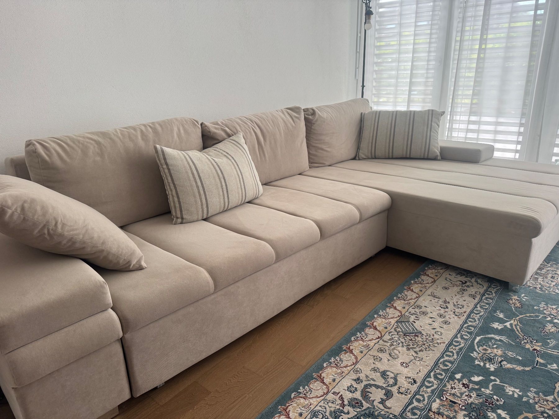 Divani: Wohnlandschaft / Ecksofa in Beige / Samtweiss – Usato da Wohlenschwil venduto da koe_fhd9 7
