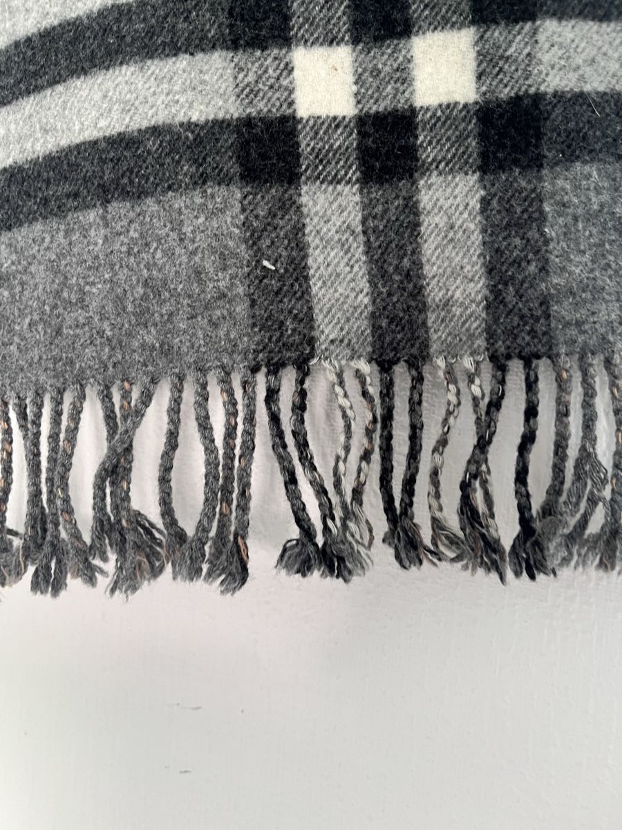 Burberry Foulard & Sciarpe: Burberry Scarf Check Pattern Grey Wool Cashmere Used – Usato da Lausanne venduto da Danash 5