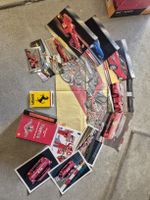 Ferrari Lot Zeitschriften Poster und Flagge, 