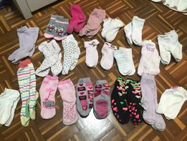 15 Socken und 4 Rutschende Socken, Gr. 23-26