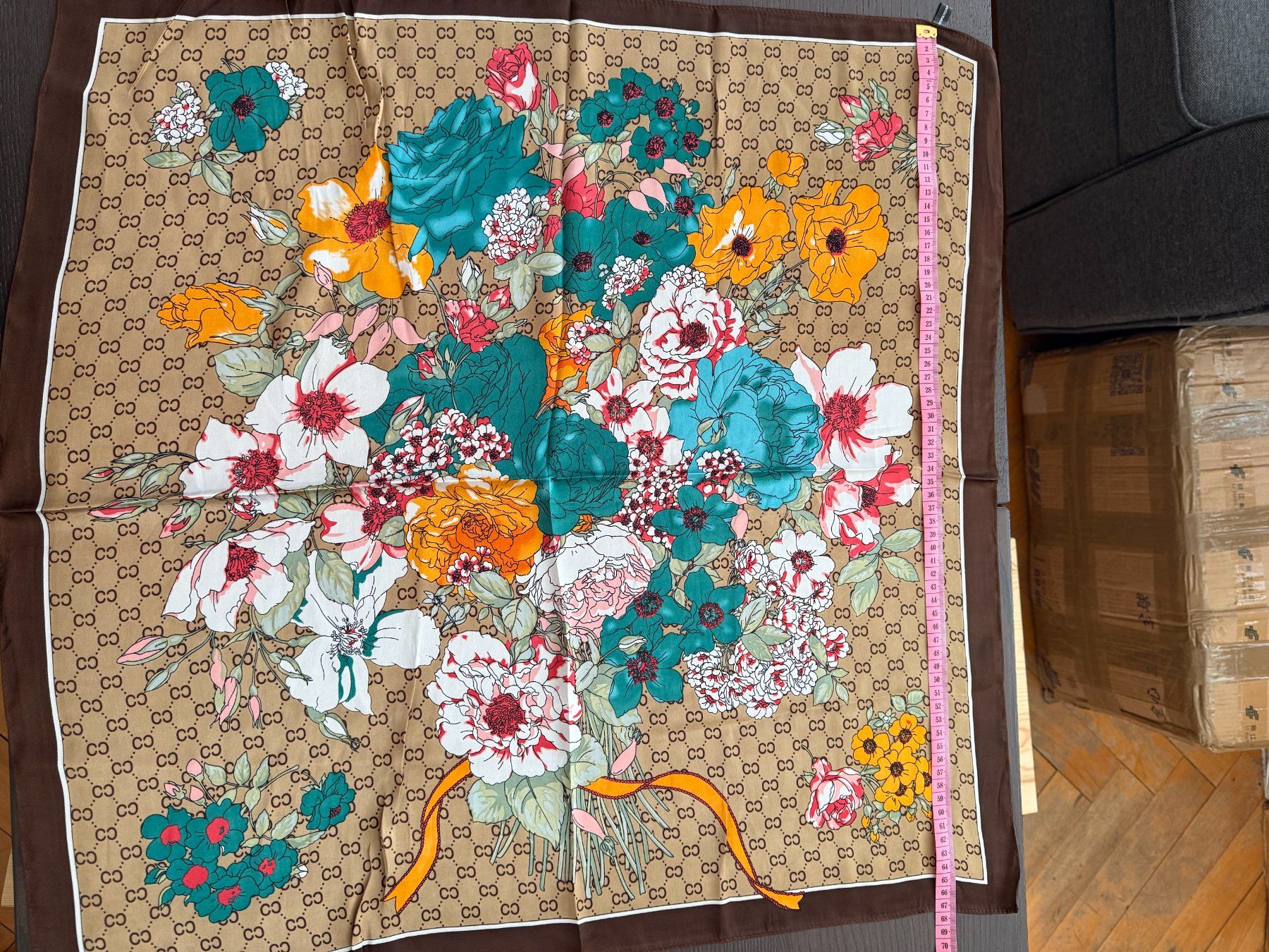 Foulard & Sciarpe: Trois foulards à vendre - Prix/U – Nuovo e nell'imballaggio originale da Le Locle venduto da tchanatakoua 1