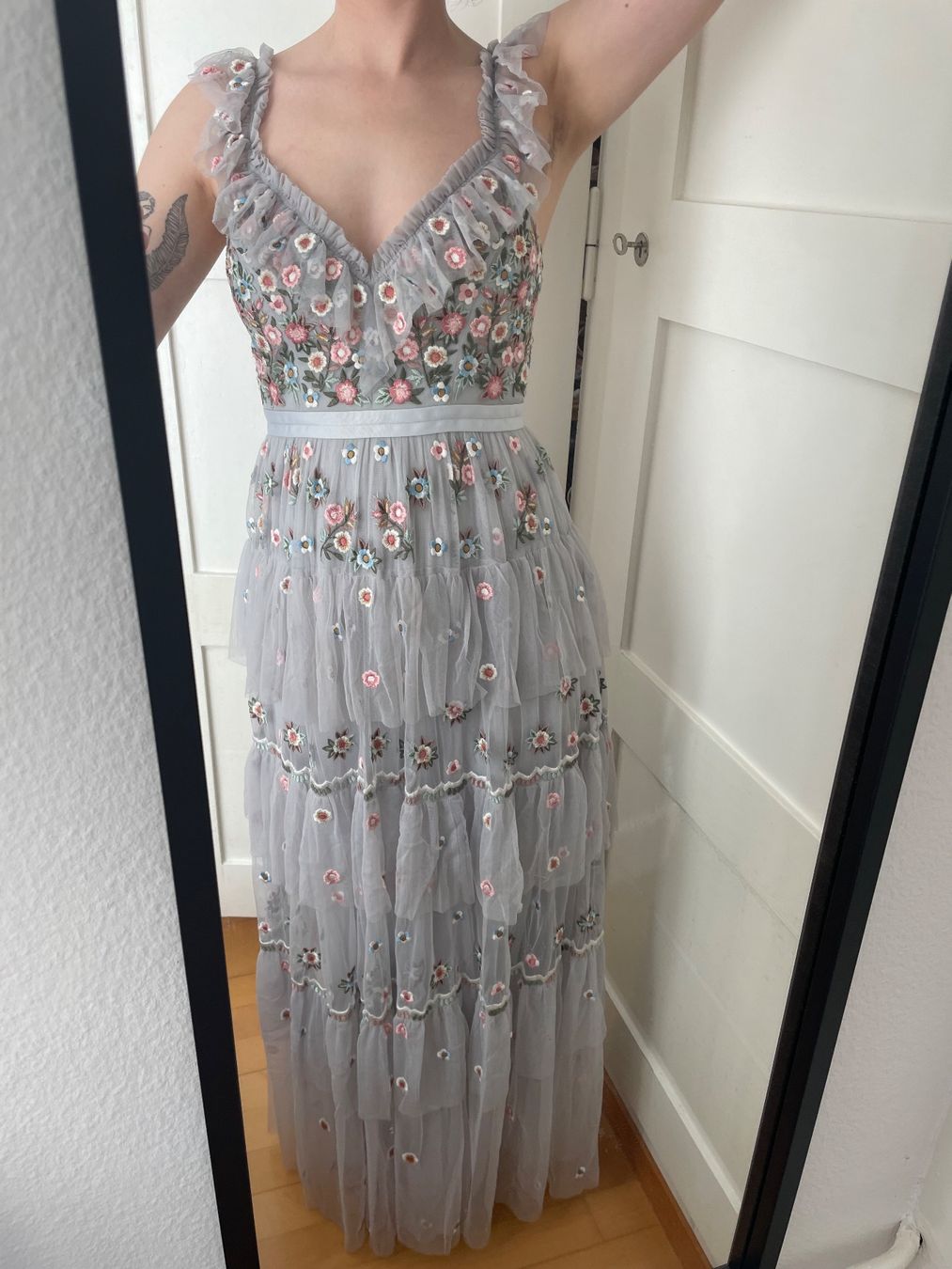 Kleider: Designerkleid Needle & Thread, 34-36, Grau-Blau 💐 – Gebraucht aus Bern von the_g6st 6