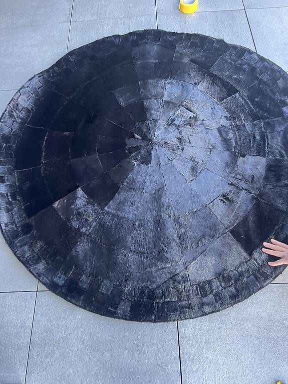 Teppiche: Deux Tapis, peau de phoque  – Gebraucht aus Bulle von Preteni 3