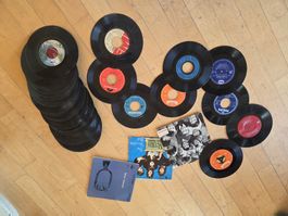 mehr als 40 Singleschallplatten, auch Bastelmaterial