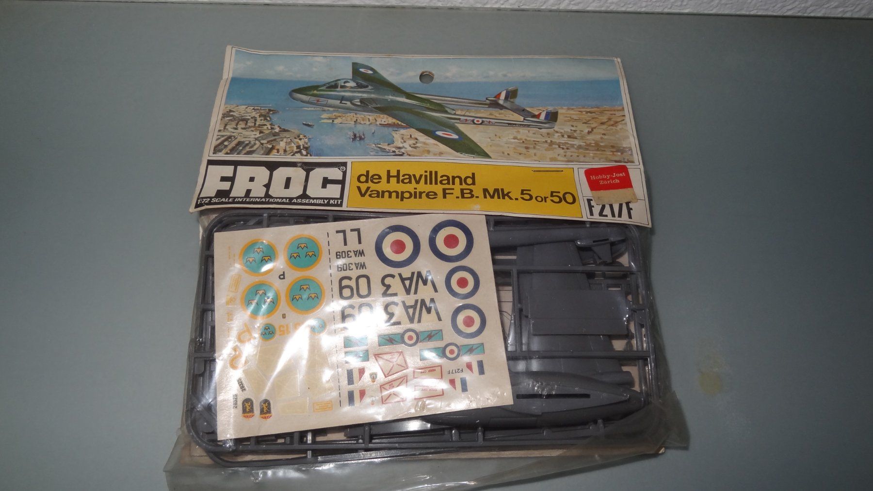 De Havilland Kit di modellismo & Modellini statici: FROG DE HAVILLAND VAMPIRE F.B Mk.5 OR 50 1/72 – Nuovo e nell'imballaggio originale da Winterthur venduto da Blueedition
