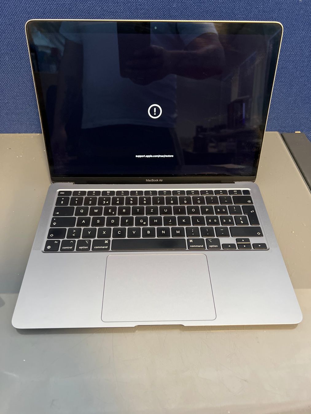 Apple Notebook: MacBook Air 13" 2020 Grey M1 Startprobleme #25 – Difettoso da Dietikon venduto da speedkauf
