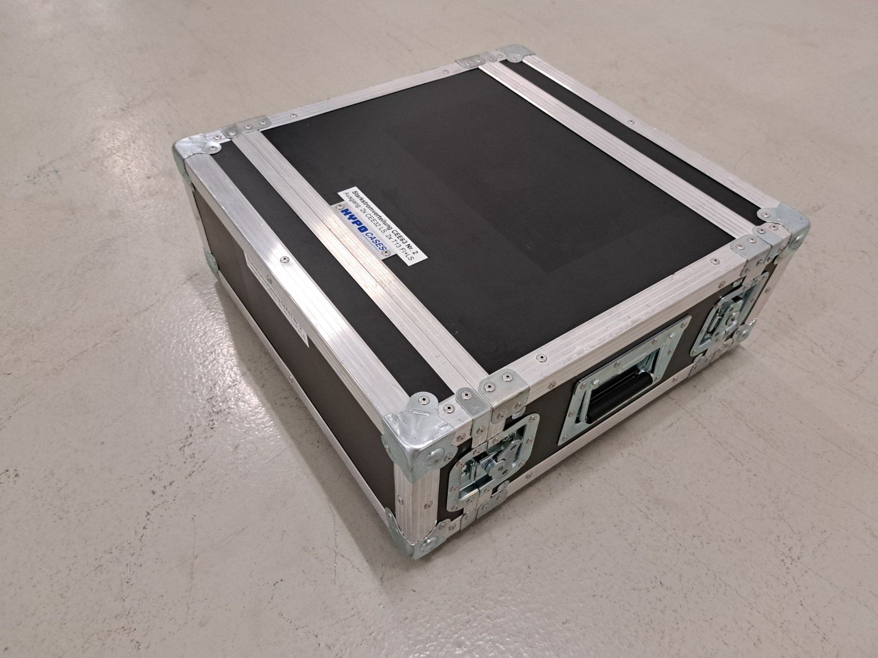 Alimentazione elettrica: Stromverteiler Camco CEE 63, im Flight Case – Usato da Embrach venduto da lichttechnik 5
