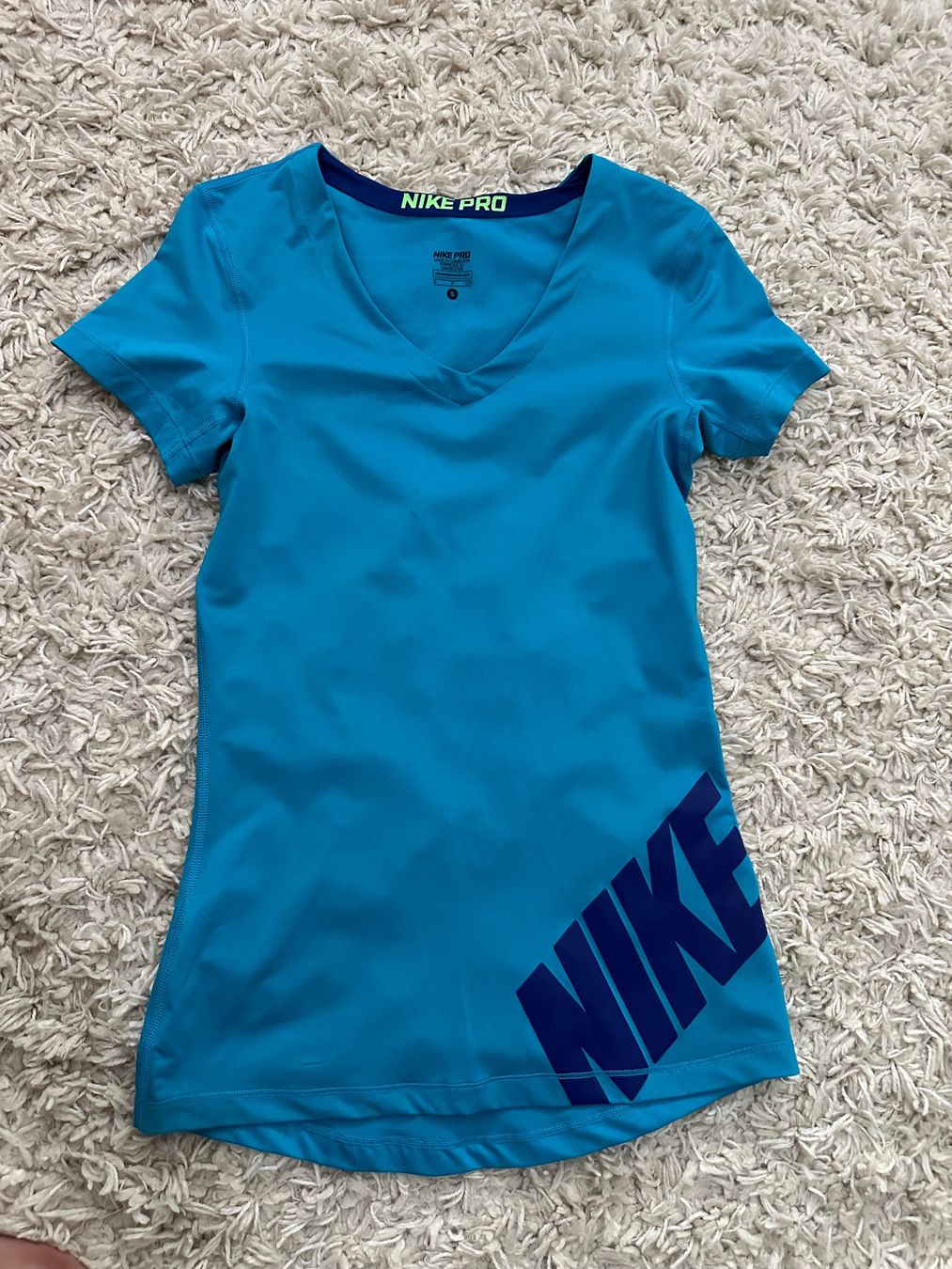 Nike T-shirts: Nike T-Shirt Gr.S – D'occasion à Bern par BrandVilla
