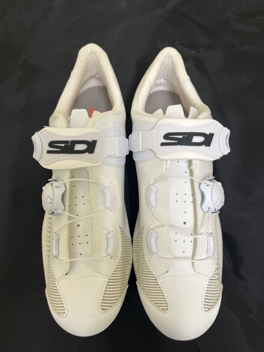 SIDI Chaussures hommes: Fabrikneue SIDI ROAD Genius 10 Knit Weiss 42 – Neuf avec emballage d'origine à Reinach BL par fisherman06