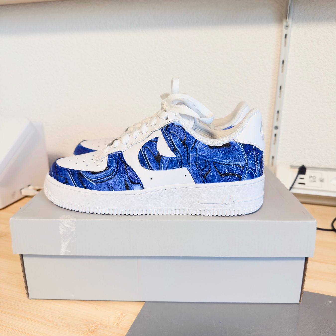 Nike Herrenschuhe: Nike Air Force 1 Custom Sneaker Sample Unikat "NEU" – Neu und originalverpackt aus Grüt (Gossau ZH) von DaxPerformance