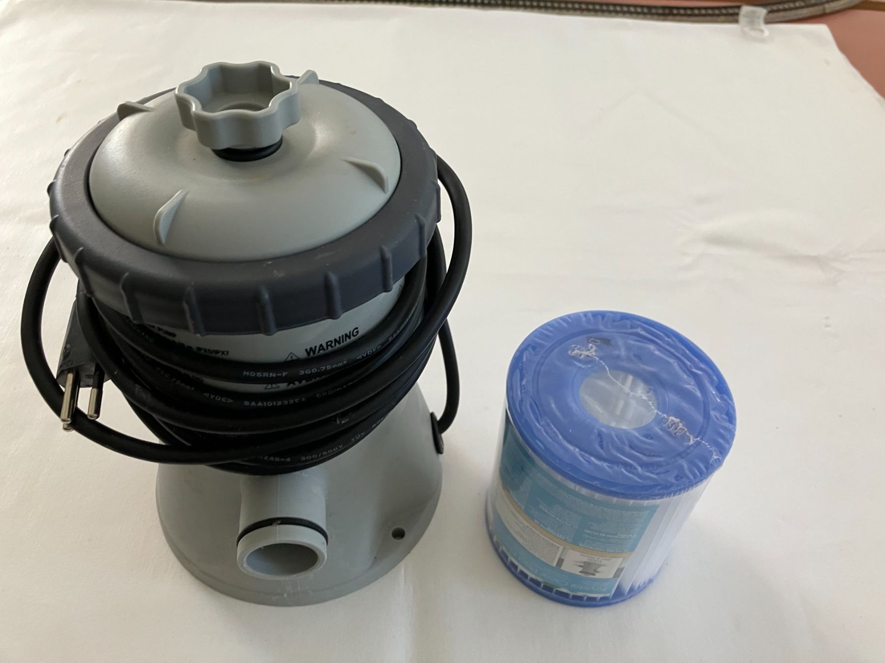 Intex Schwimmbad-Zubehör: Swimming-Pool Pumpe mit neuem Filter – Neu (gemäss Beschreibung) aus Aadorf von heiluz15