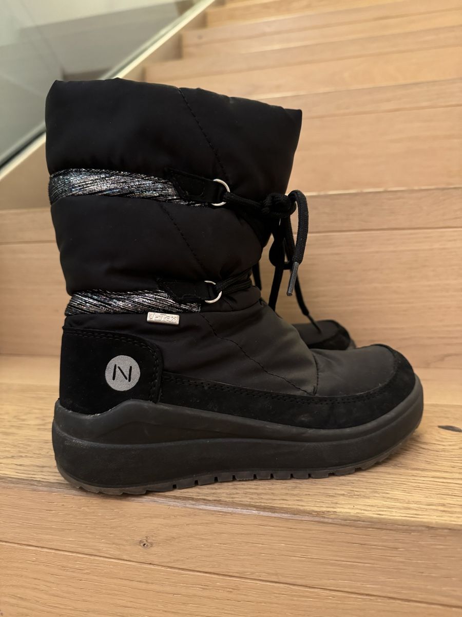 Schuhe für Jungen: Kids Winter Boots  Waterproof Gr. 35 – Gebraucht aus Vesenaz von nat_mq8l