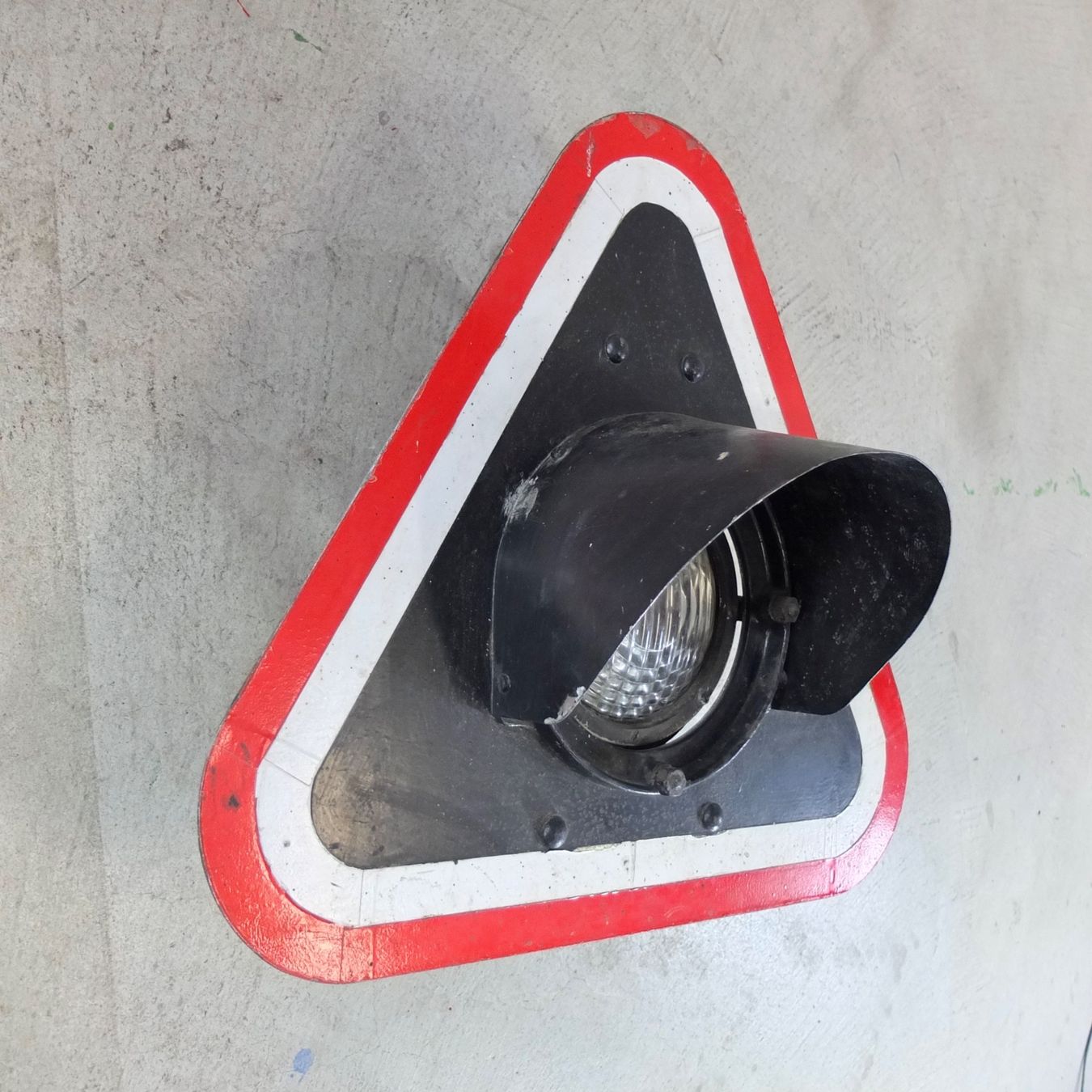 Insegne: Alter Bahnübergang-Warnblinker, Vintage Eisenbahn-Signal – Usato da Basel venduto da Brocki-auf-dem-Wolf 2