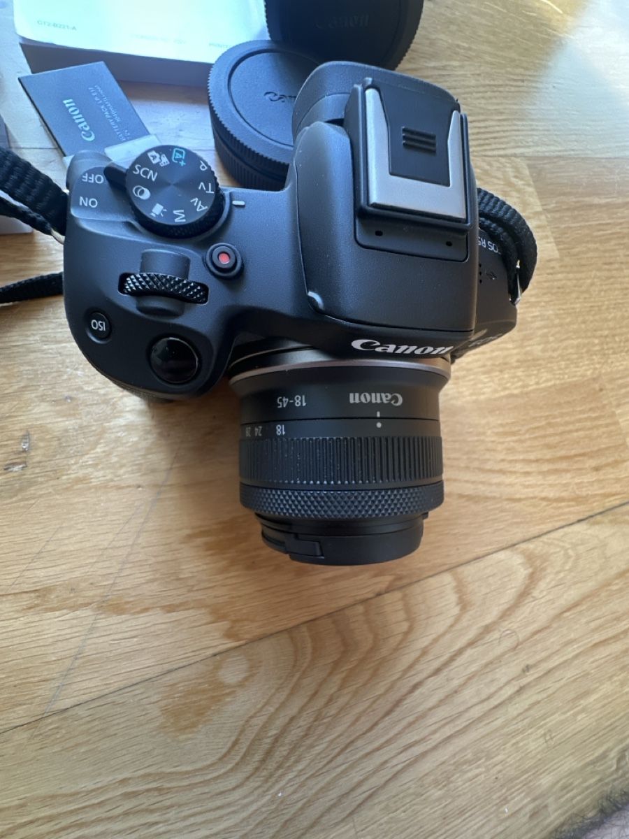 Canon Fotocamera: Canon EOS R50 camera + lens + EF-EOS R adapter + Accessoires – Usato da Zürich venduto da Miko49 5