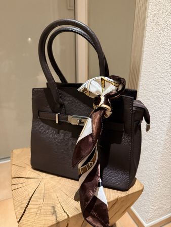 Dunkelbraune Handtasche mit Seidentuch, neuwertig!