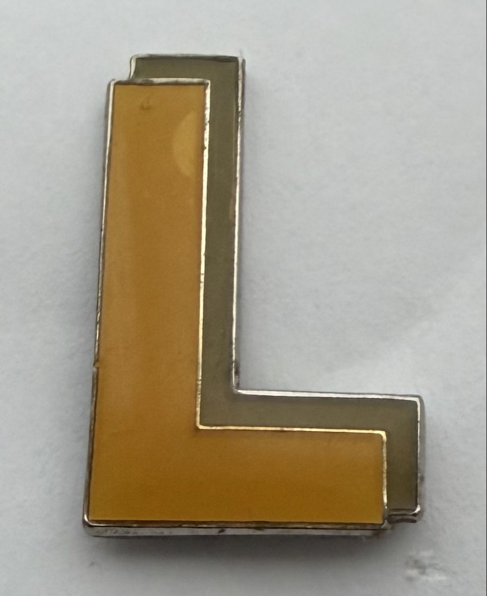 Placchette & Badge: "L" Pin – Usato da Zürich venduto da Kue_Zuerich