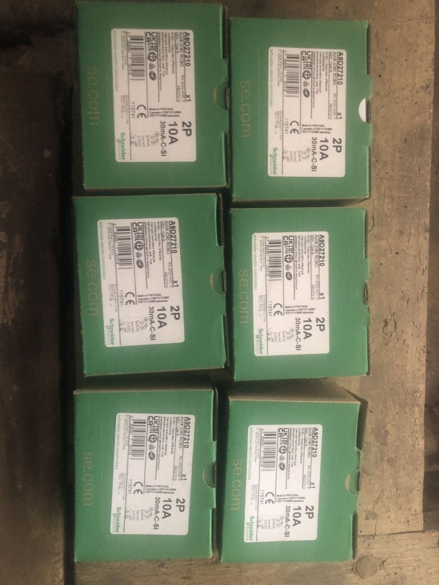 Schneider Alimentazione elettrica: Lot de 6 Disjoncteurs Schneider 10A 2P – Nuovo e nell'imballaggio originale da Gillarens venduto da PandaGore