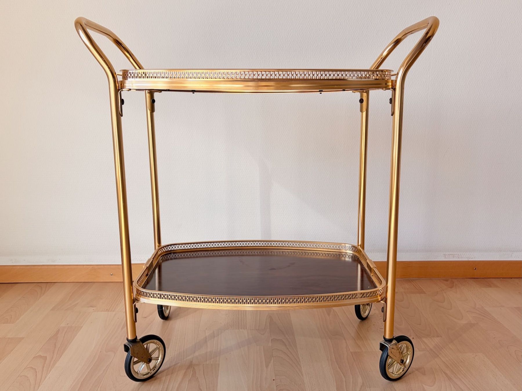 Carrelli di servizio: 🟢   Servierwagen - Messing – Usato da Zürich venduto da trashtussi 1