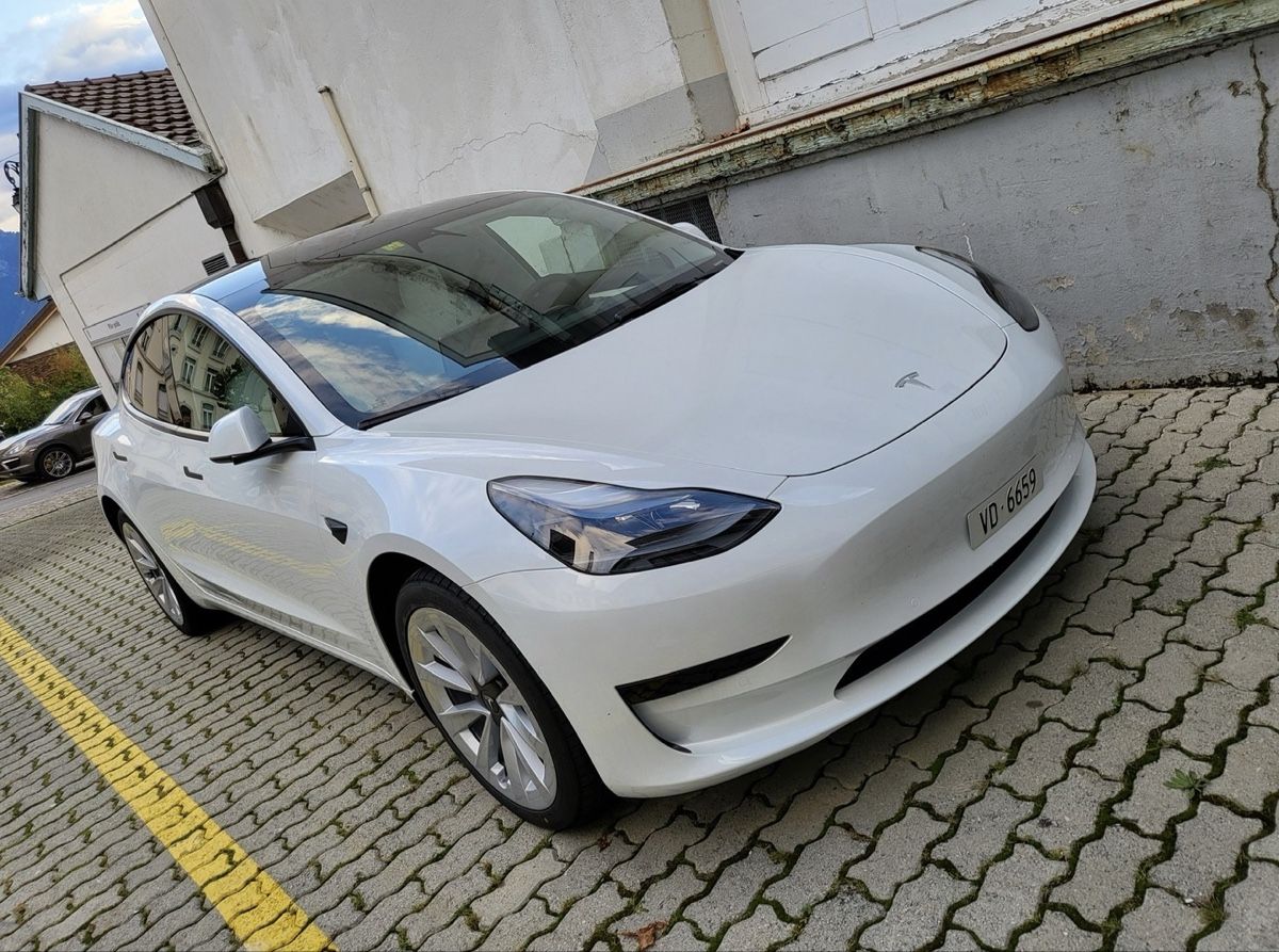 Tesla Autos: Tesla Model 3 Standard Range Plus LFP - 09/2021 – D'occasion à vevey par Leg_isa_transports 5