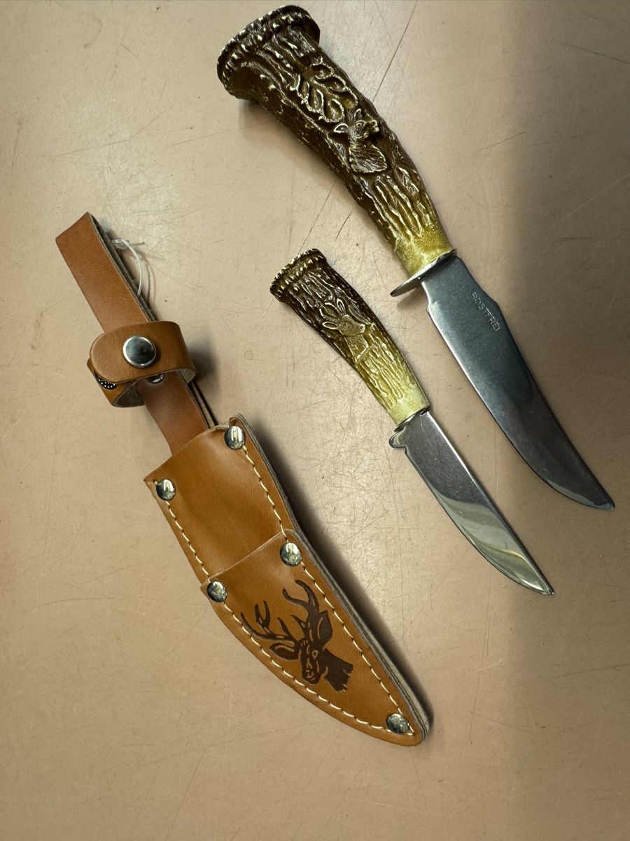 Accessori: Jagdmesser Set Rostfrei Hirschgriff mit Etui – Usato da Chur venduto da Meriva0 1