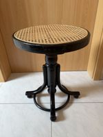 Alter Klavierhocker , Bugholz , Wiener Geflecht.