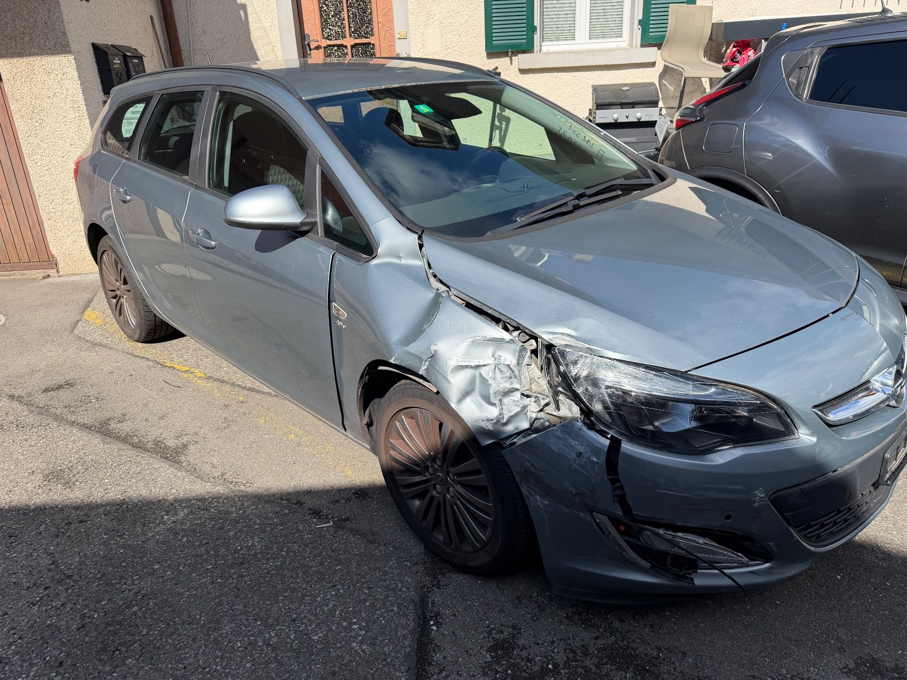 Opel Automobili: Unfallwagen Opel Astra J – Usato da Hunzenschwil venduto da JustKnow
