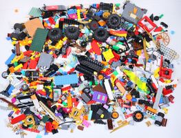 1.5 kg. Legoteile mit Minifiguren