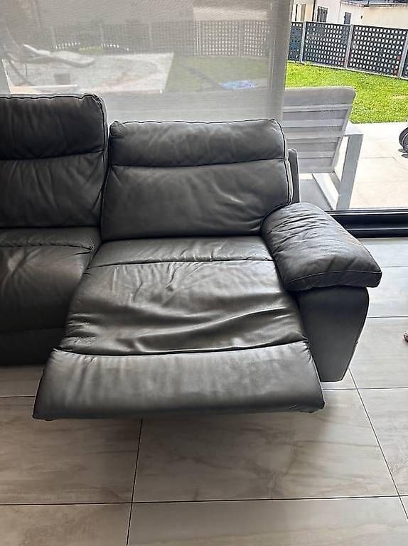 Divani: Vendo divano in pelle – Usato da Biasca venduto da dba_8nx2 2
