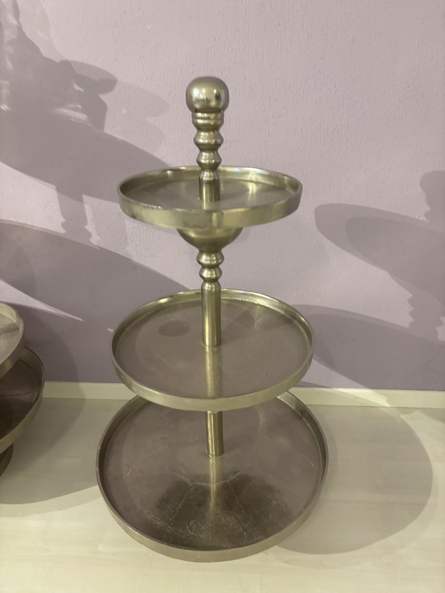 Altro in Decorazioni & Accessori: Wunderschöne Metall Etagere Shabby Chic – Usato da Herzogenbuchsee venduto da ameise02