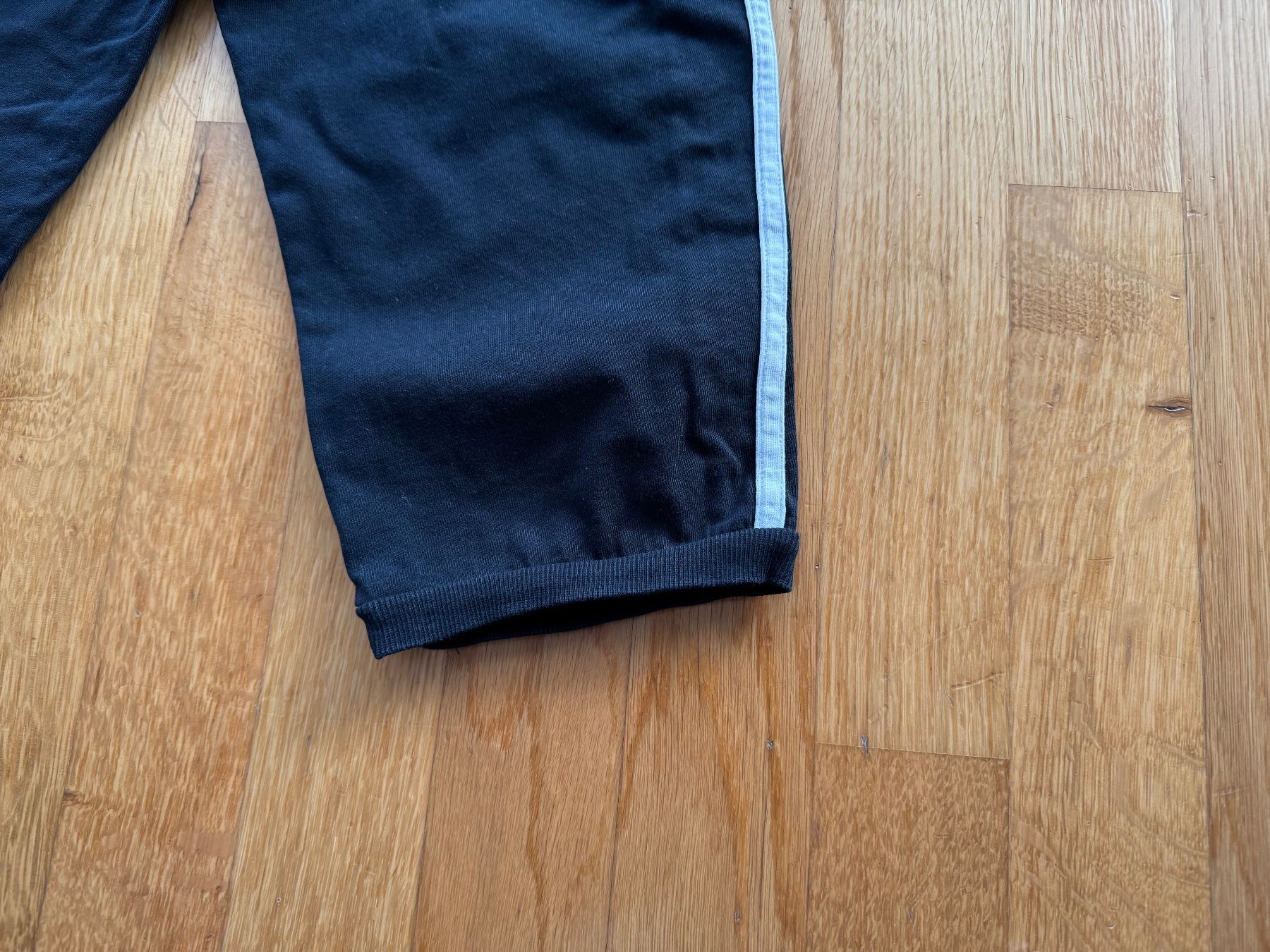Adidas Pantaloni: Neuwertige Adidas Trainings-Short's Gr.152 – Nuovo (secondo la descrizione) da Bettlach venduto da Tradenet100 4