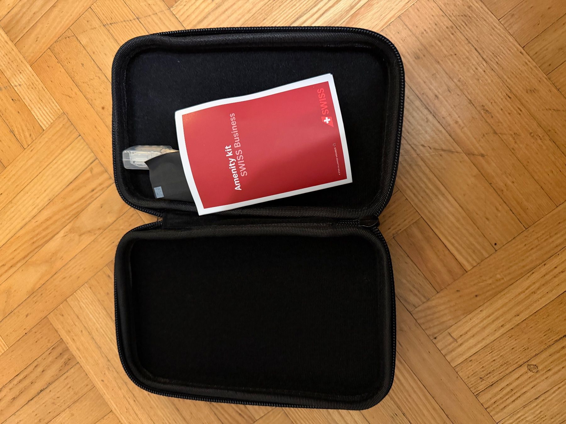 Kosmetikkoffer: VIU Swiss Business Class Amenity Kit – Gebraucht aus bioggio von lenny023 2