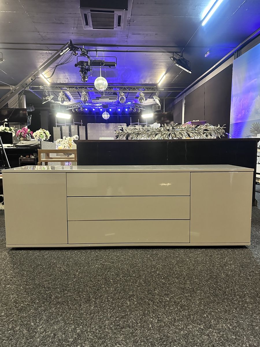 Cassettiere: Schönes sideboard 180 x 45 x 60 cm – Usato da Küsnacht ZH venduto da Icon21 1