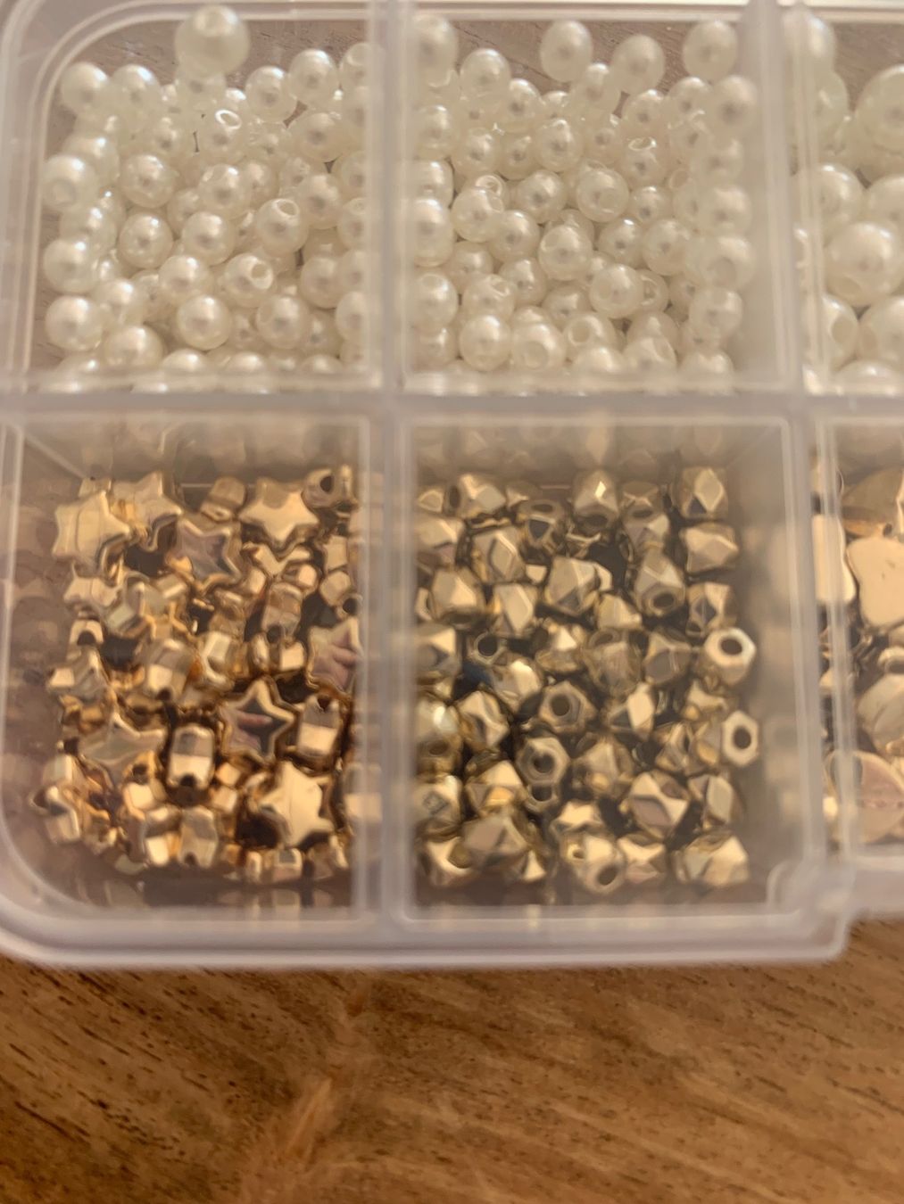 Perle (finte): Bastelperlen Set weiss / goldfarben in Organizer Box – Nuovo e nell'imballaggio originale da Geneve venduto da vane267 2