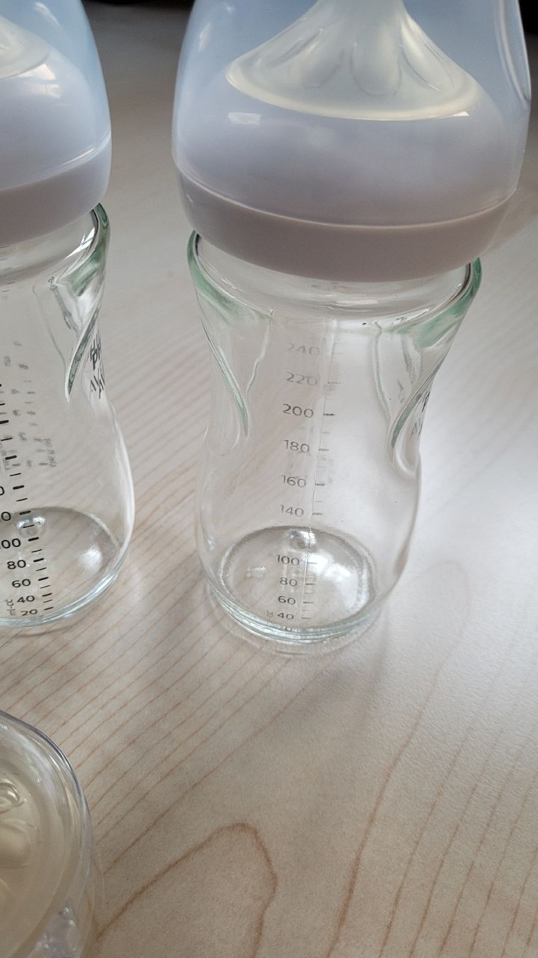 Avent Baby-Mahlzeiten: 3x Glasflaschen Philips Avent 240ml gebraucht – Gebraucht aus Wattwil von JosuaSchneider 3