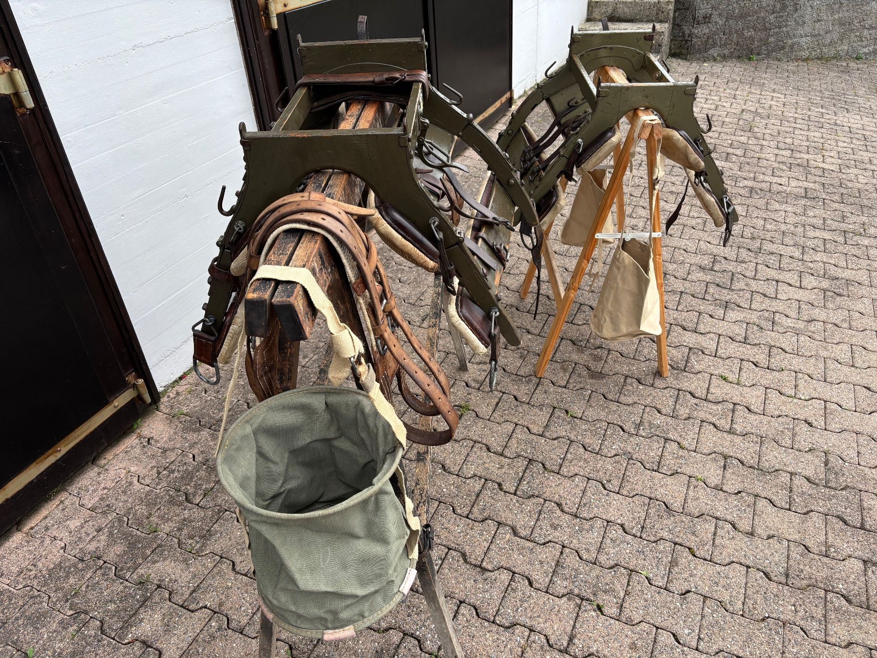 Kutschen: 2 original Bastsättel Schweizer Militär – Gebraucht aus Feldbach von Olive1 3