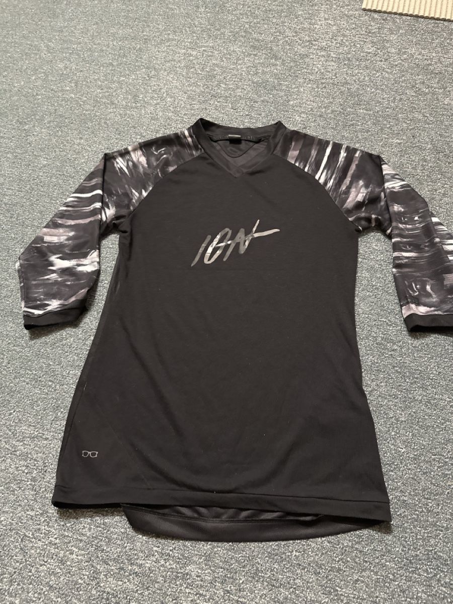 T-shirt: Sportshirt Gr 38 – Nuovo (secondo la descrizione) da Baltschieder venduto da YmroBe