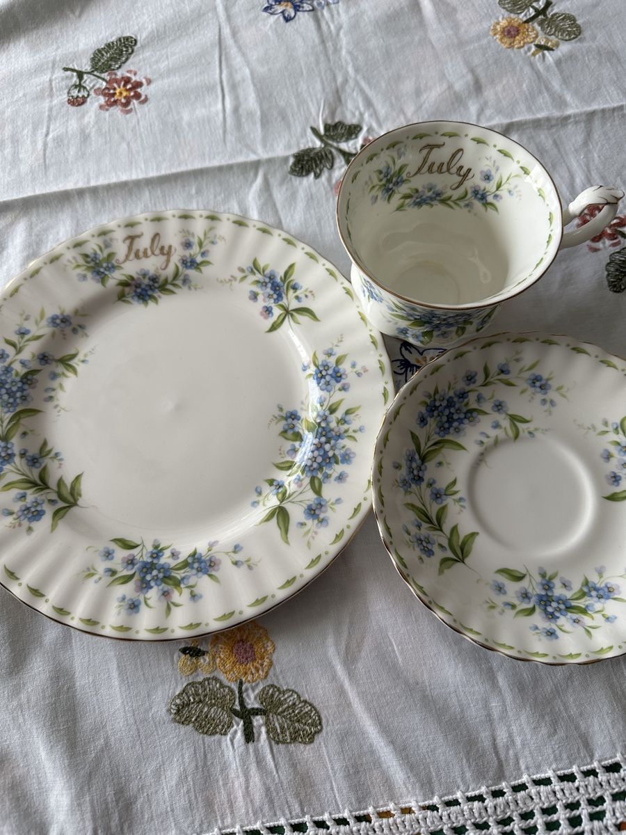 Royal Albert Set di piatti: Frühstücks Set dreiteilig – Usato da Zürich venduto da Klimbim77 1