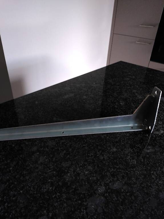 Ferramenta:  28  Metallkonsolen  480mm – Usato da Menziken venduto da lirs 2