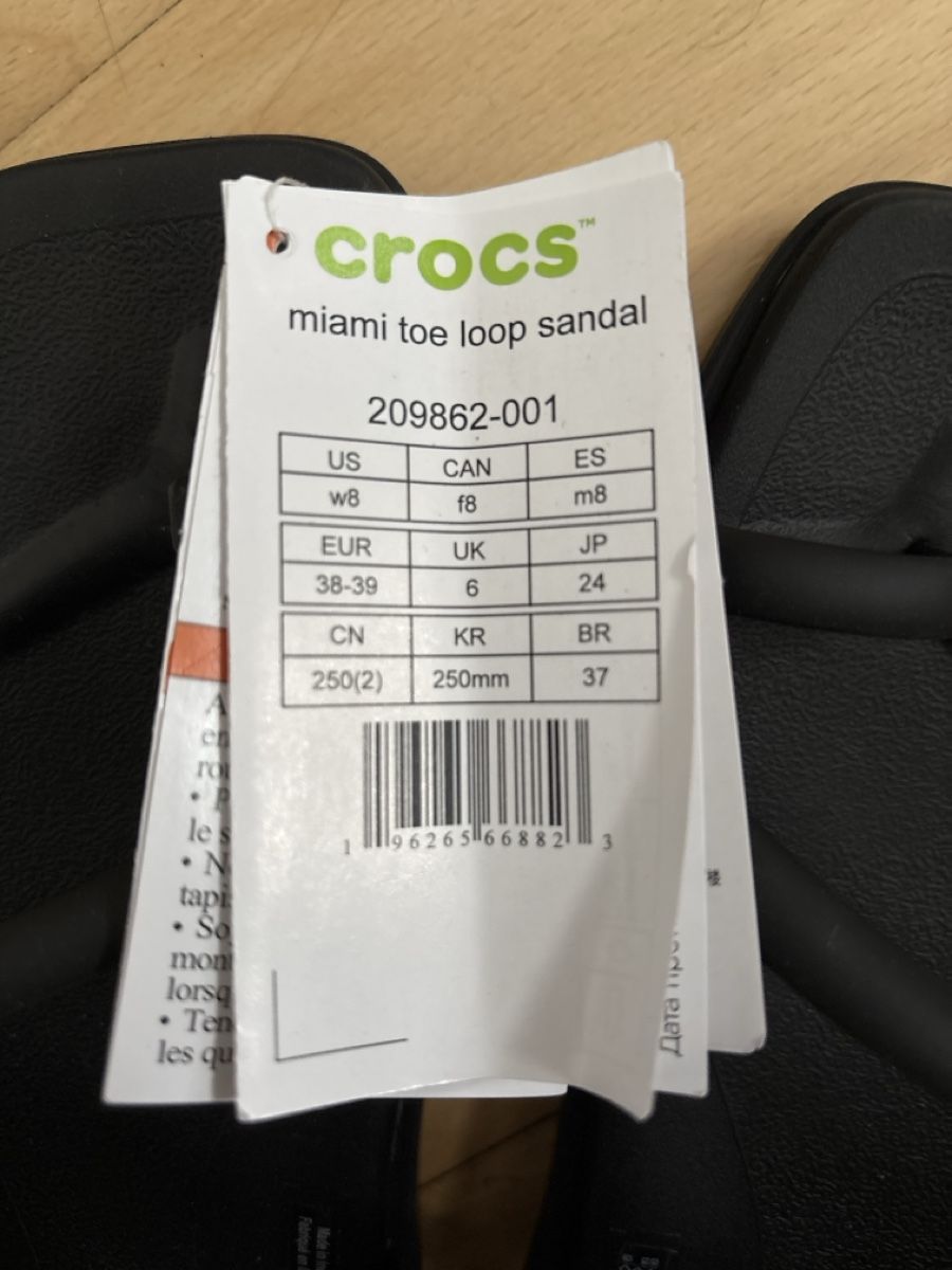 Scarpe da donna: Crocs Miami Toe Loop Sandale, Schwarz, Gr. 38/39, NEU – Nuovo e nell'imballaggio originale da Bern venduto da blu123 1