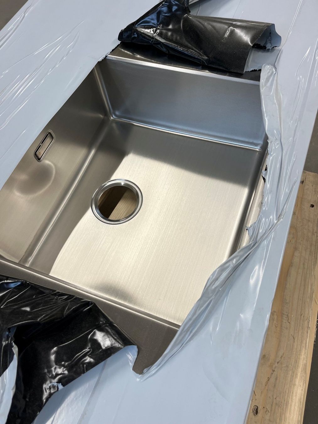 Cucine complete: Küchenabdeckung CRNI – Usato da Flühli LU venduto da Vonmarks