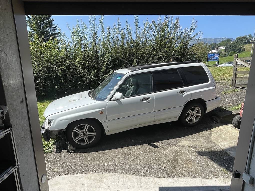 Subaru Tutti pezzi di ricambio auto: Subaru Forester Teile – Usato da Eschen venduto da Ziya54